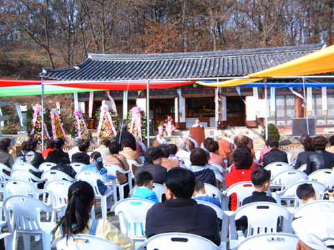 지난 가을, 경기 파주시 교하읍 당하리에 있는 파평윤씨 정정공파 종중 절에서 열린 '정희왕후 다례제'. 